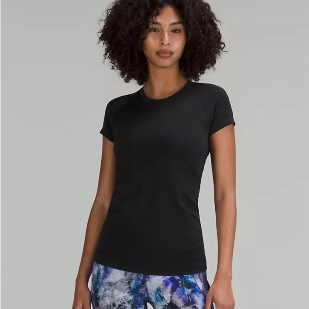 Black Lululemon Size M/L workout t-shirt